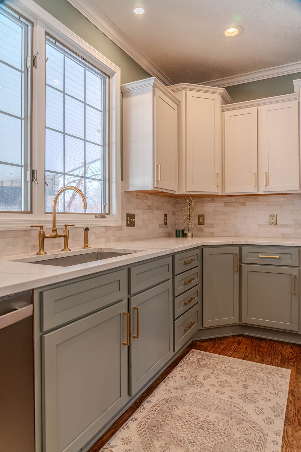Custom Kitchen Cabinet Installation